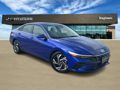 Used 2025 Hyundai Elantra Limited FWD image 1