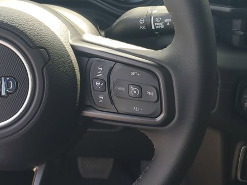 Used 2025 Jeep Gladiator Mojave AWD/4WD image 25