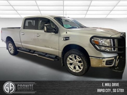 Used 2019 Nissan Titan SV w/ SV Convenience Package AWD/4WD image 9