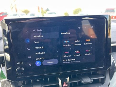 Used 2025 Toyota Corolla SE image 11