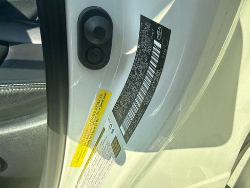 Used 2015 Toyota Prius V Four FWD image 11