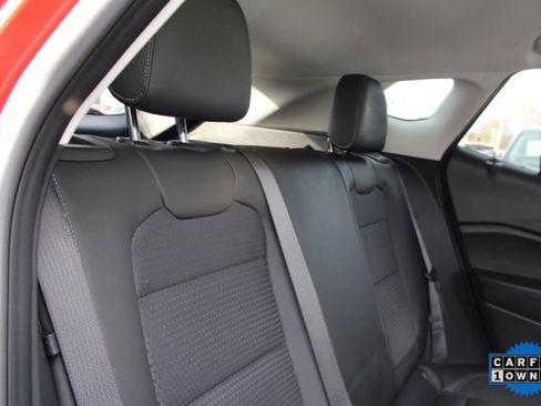 Used 2024 Chevrolet Trax LT w/ LT Convenience Package image 32