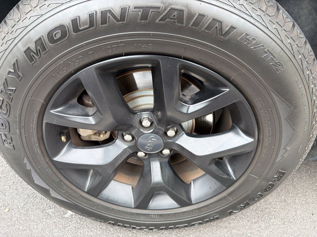 Used 2017 Jeep Cherokee Trailhawk AWD/4WD image 11