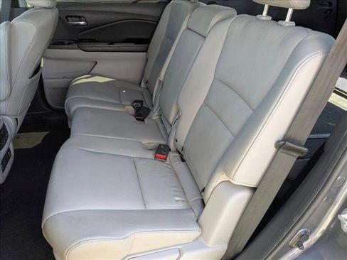 Used 2017 Honda Pilot Touring image 18