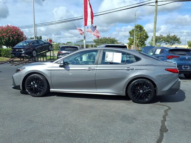 Used 2025 Toyota Camry SE FWD image 3
