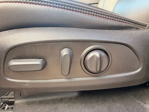 Used 2022 Chevrolet Traverse RS image 11