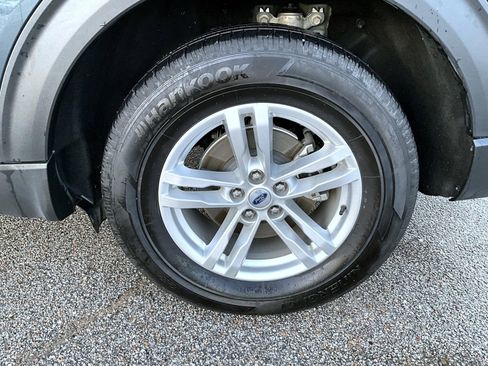 Used 2023 Ford Explorer XLT image 24