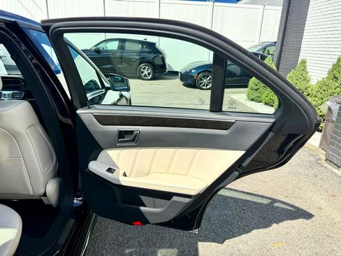 Used 2014 Mercedes-Benz E 250 BlueTEC Sedan image 17