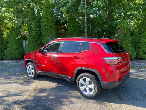 Used 2018 Jeep Compass Latitude AWD/4WD image 3