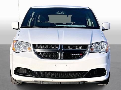 Used 2016 Dodge Grand Caravan SE image 3