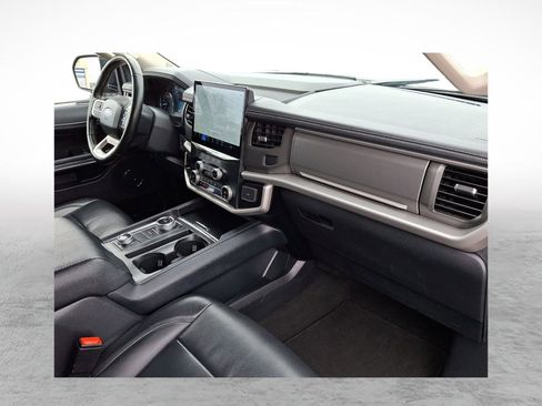 Used 2024 Ford Expedition XLT image 12