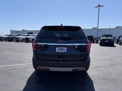 Used 2017 Ford Explorer XLT w/ Equipment Group 202A FWD image 7