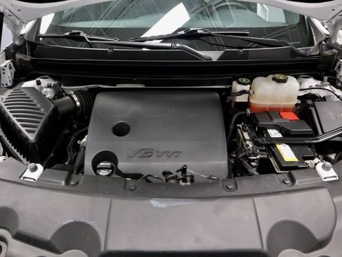 Used 2023 Chevrolet Traverse LT image 16