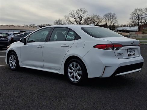 Used 2021 Toyota Corolla LE w/ Carpet Mat Package (TMS) image 5