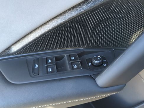 New 2026 Volkswagen Tiguan SE R-Line image 13