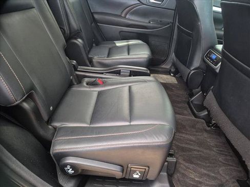 Used 2016 Toyota Highlander XLE FWD image 22