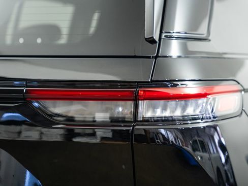 Used 2025 Jeep Grand Cherokee Limited w/ Luxury Tech Group II image 7