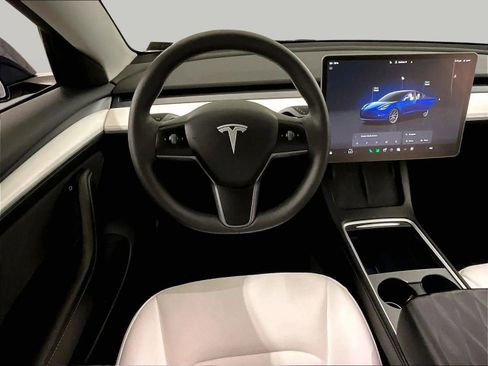 Used 2023 Tesla Model 3 Standard Range image 5