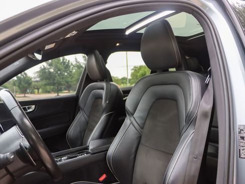 Used 2018 Volvo XC60 T5 R-Design w/ Convenience Package image 15