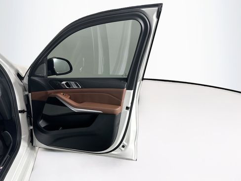 Used 2021 BMW X5 xDrive40i w/ M Sport Package image 35