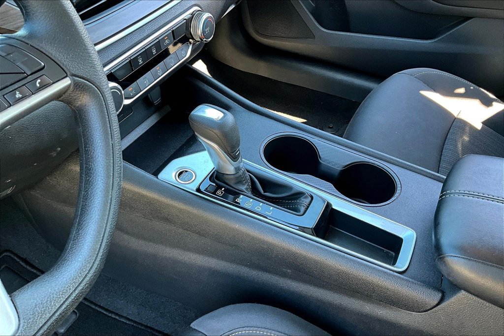 Used 2025 Nissan Altima 2.5 SV FWD image 19