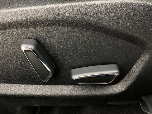 Used 2018 Ford Fusion SE w/ Fusion SE Technology Package image 39