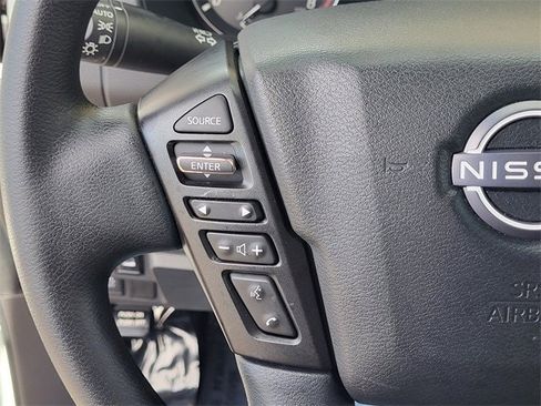 Used 2025 Nissan Frontier SV image 12