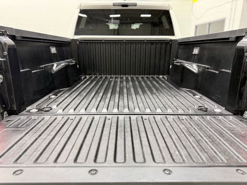 Used 2025 Toyota Tacoma TRD Off-Road image 34