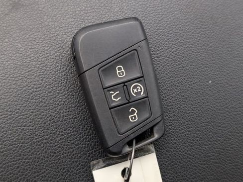 Used 2018 Volkswagen Atlas SEL w/ R-Line Package FWD image 31
