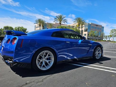 Used 2021 Nissan GT-R Premium AWD/4WD image 4