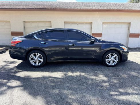 Used 2014 Nissan Altima 2.5 SV w/ Convenience Package image 3