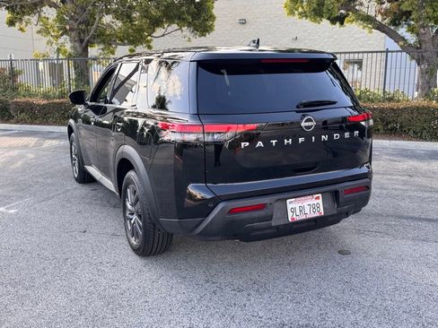 Certified 2022 Nissan Pathfinder S FWD image 6