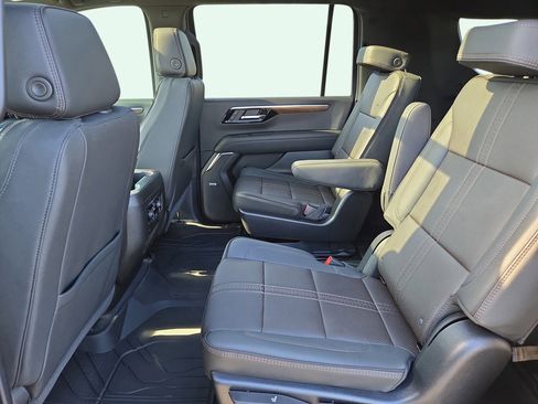 New 2026 Chevrolet Suburban High Country image 14