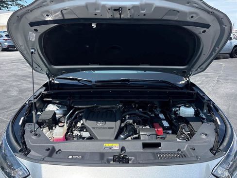 Used 2023 Toyota Highlander XLE FWD image 31
