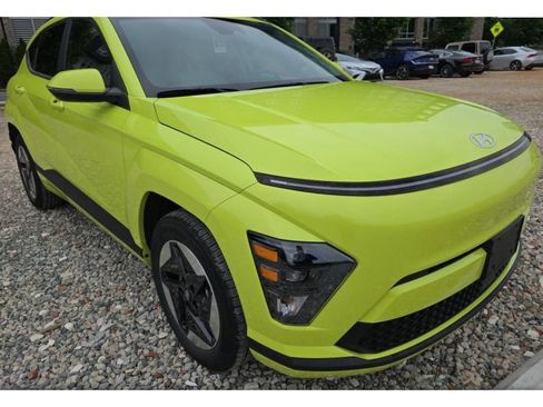 Used 2024 Hyundai Kona SEL FWD image 2