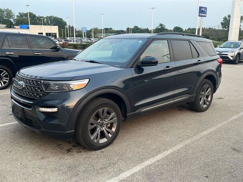 Used 2022 Ford Explorer XLT w/ Equipment Group 202A AWD/4WD image 3