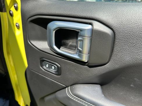 Used 2023 Jeep Wrangler Unlimited Sahara w/ Cold Weather Group AWD/4WD image 18
