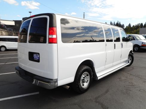Used 2016 Chevrolet Express 3500 LT w/ LT Preferred Equipment Group image 6
