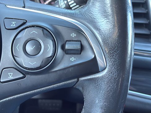 Used 2019 Buick Enclave Essence FWD image 12