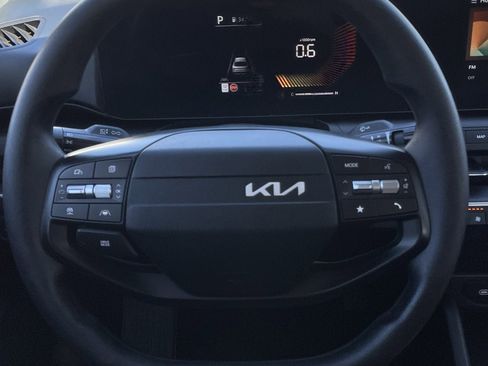 Used 2025 Kia K4 LXS image 8