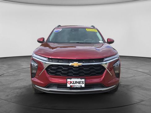 Used 2025 Chevrolet Trax LT FWD image 4