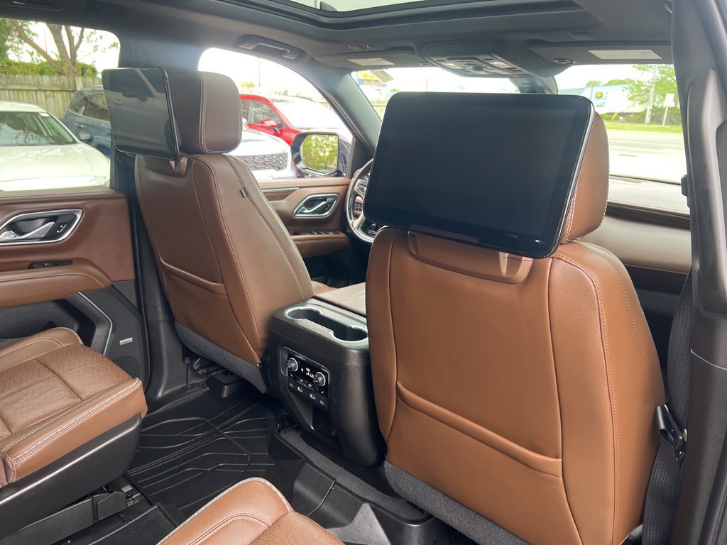 Used 2021 Chevrolet Suburban High Country AWD/4WD image 17
