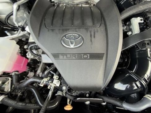 Used 2024 Toyota Highlander XLE AWD/4WD image 31