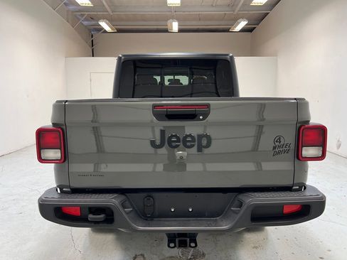 Used 2023 Jeep Gladiator Sport AWD/4WD image 10