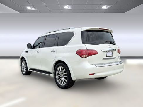 Used 2017 INFINITI QX80 2WD w/ Deluxe Technology Package image 3