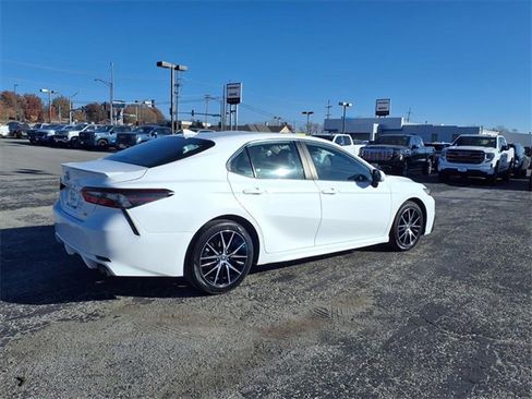 Used 2023 Toyota Camry SE image 12