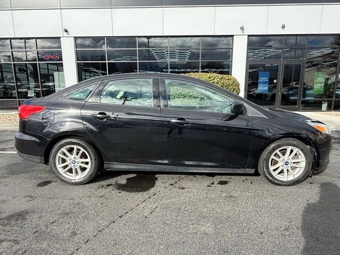 Used 2018 Ford Focus SE image 8