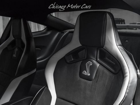 Used 2022 Ford Mustang Shelby GT500 w/ Carbon Fiber Track Pack image 19