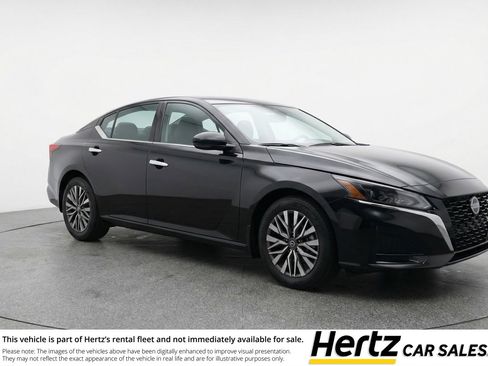 Used 2025 Nissan Altima 2.5 SV image 1