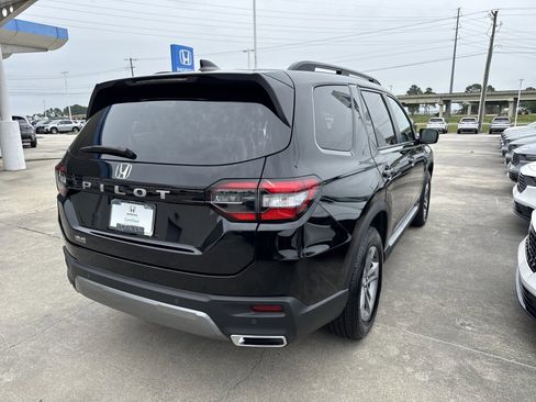 Certified 2026 Honda Pilot EX-L image 8